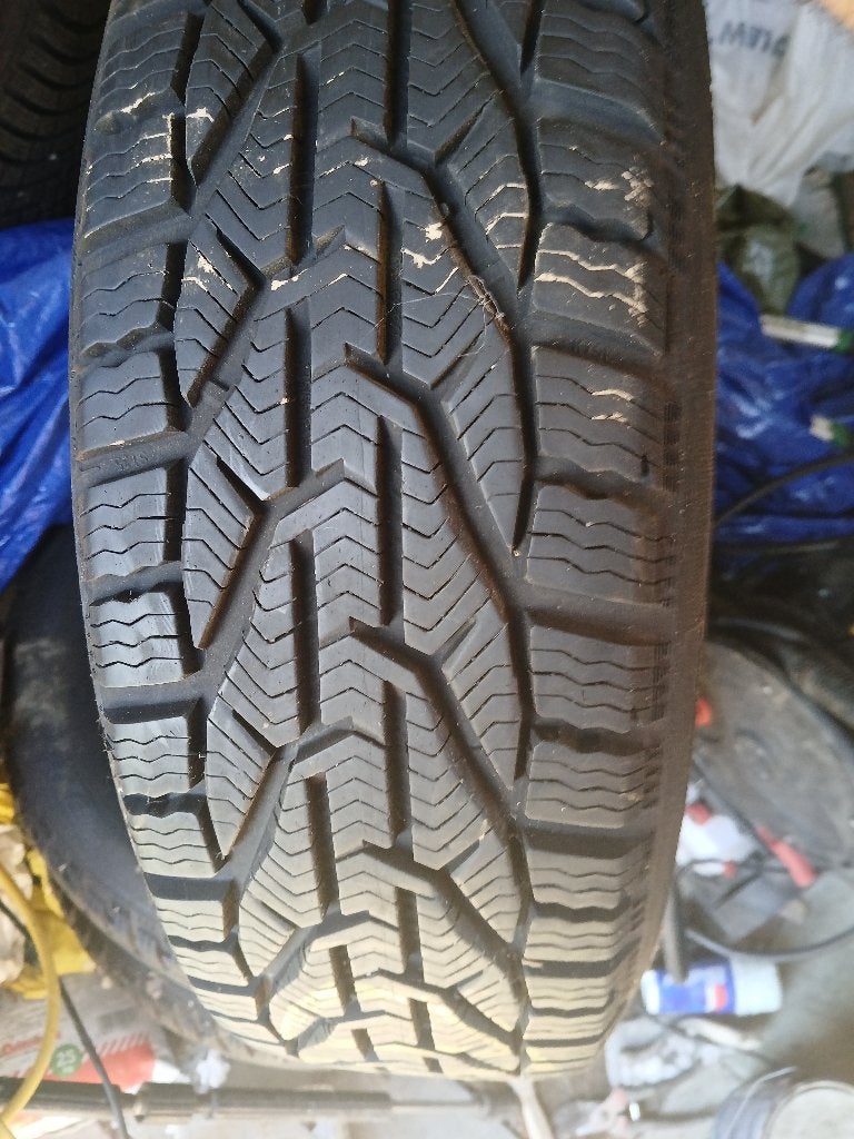 PNEUS NEIGE SUR JANTES ALU EN 4X100 QUASI NEUFS, Autos : Pièces & Accessoires, Enlèvement, Pneu(s)