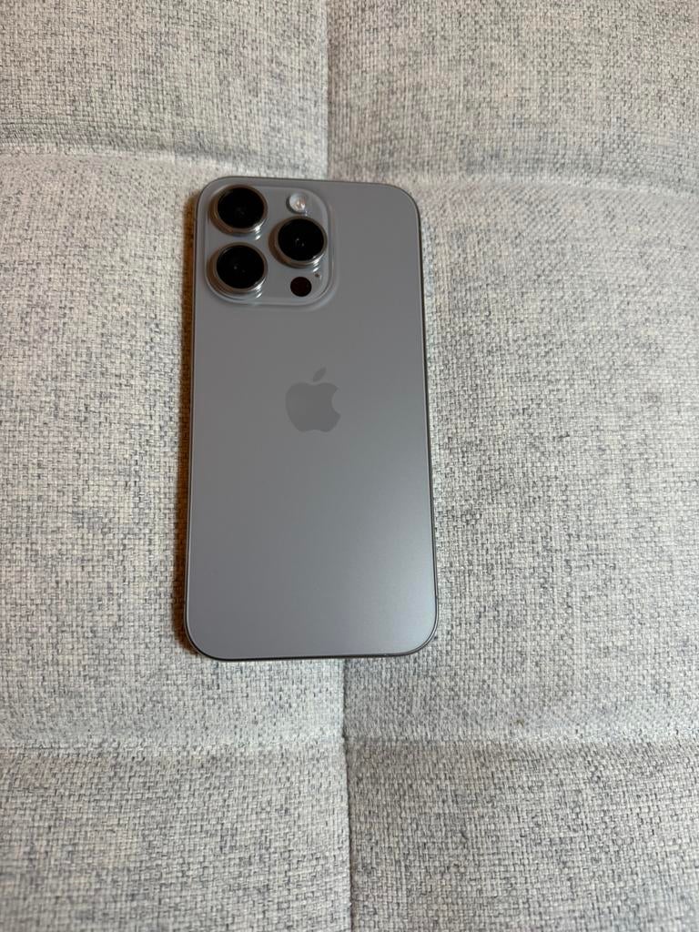 iPhone 15 Pro 128GB–Très bon état –Batterie neuve Apple 600€, 128 GB, Comme neuf, Enlèvement, 100 %
