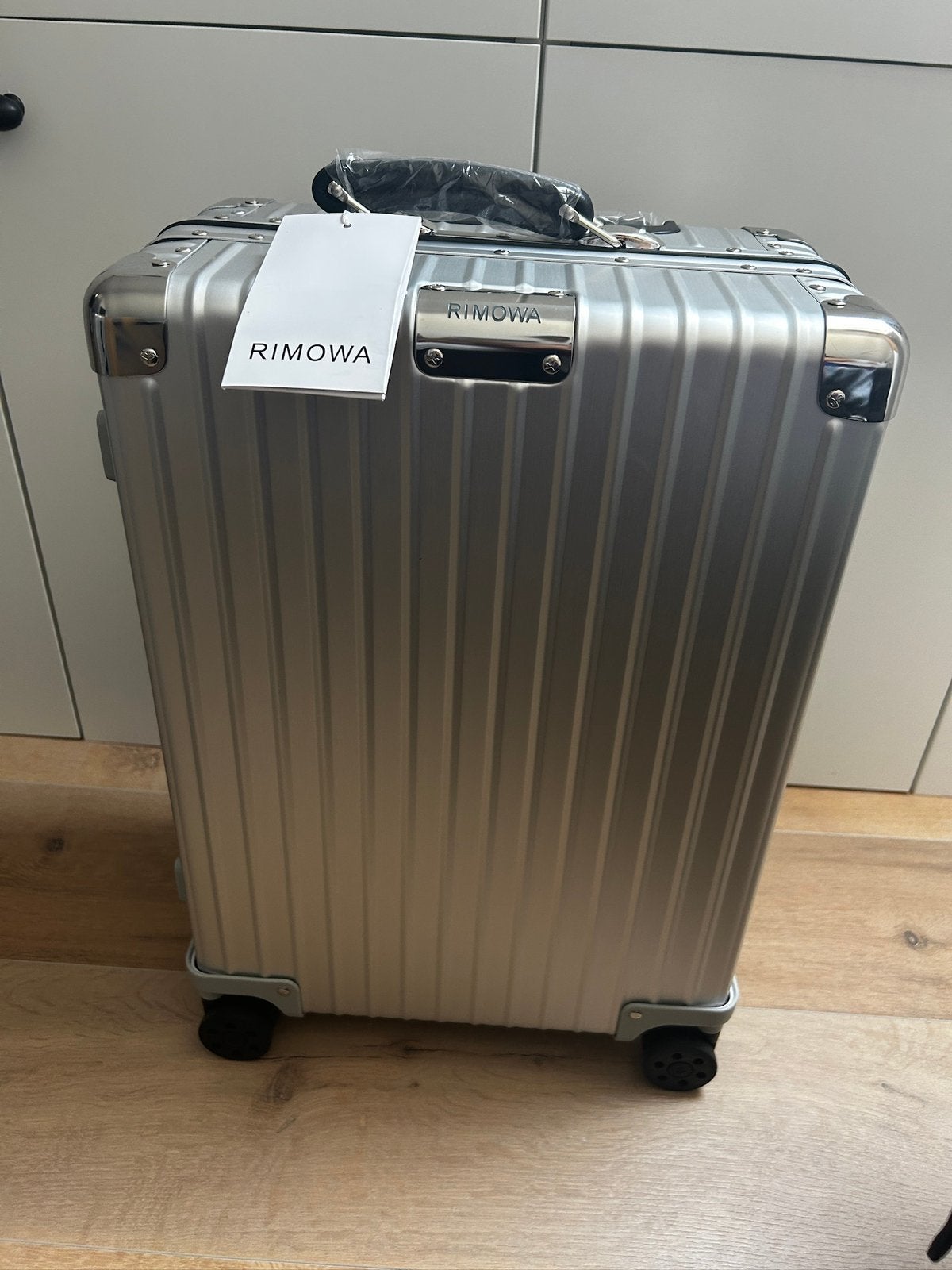 Rimowa Suitcase Cabin Size, Bijoux, Sacs & Beauté, Valises, Enlèvement ou Envoi, Neuf, Métal, Clé
