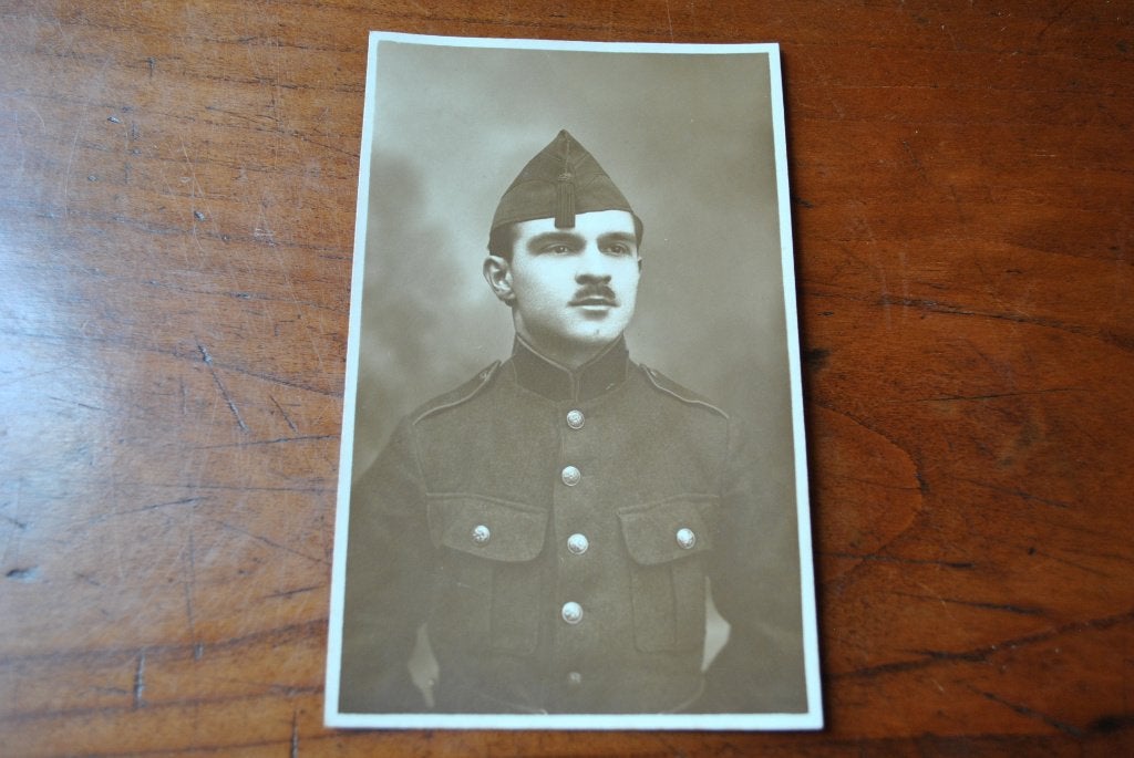 Photo carte ancienne Militaire belge en uniforme posant RARE, Enlèvement ou Envoi, Autres, Photo ou Poster
