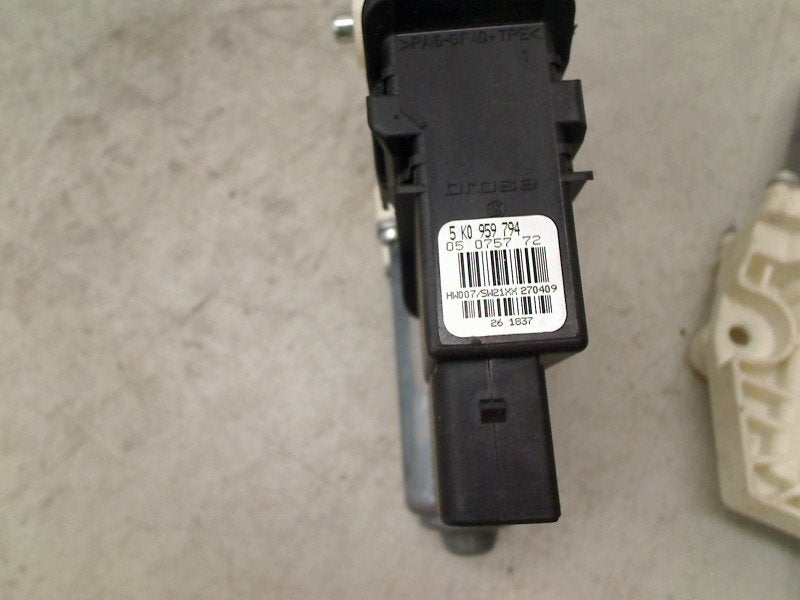 MOTEUR LEVE VITRE ELECTRIQUE ARRIÈRE GAUCHE Golf VI (5K1), Autos : Pièces & Accessoires, Arrière, Volkswagen, Volkswagen AG, Utilisé