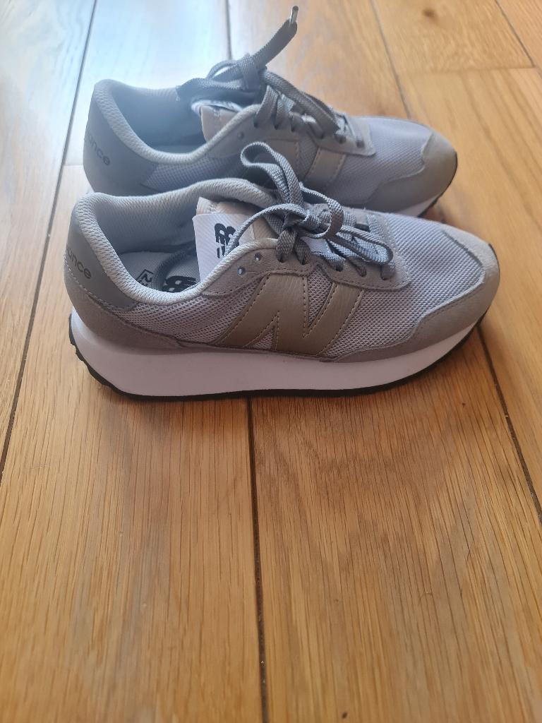 Baskets New Balance grises - retro running inspiration 70s, Enlèvement ou Envoi, Neuf, Chaussures