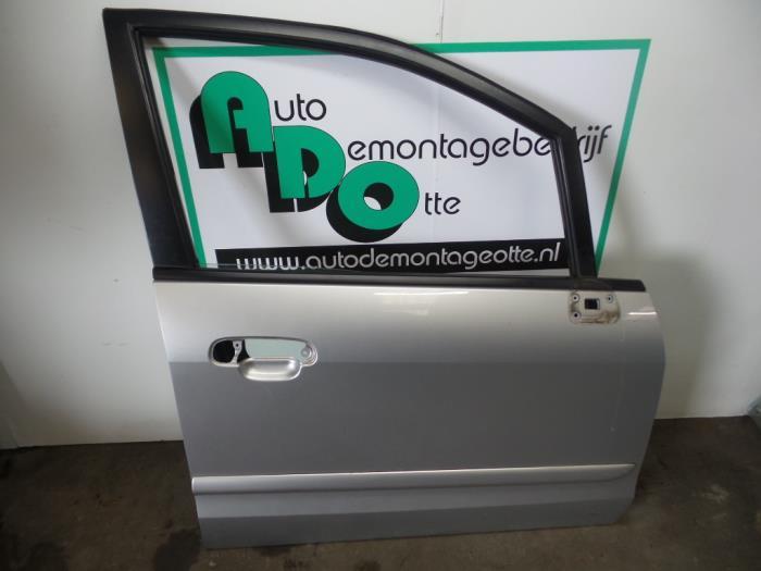 Portier 4Deurs rechts-voor van een Mazda Premacy (Premacy 98, Gebruikt, -, Deur, -