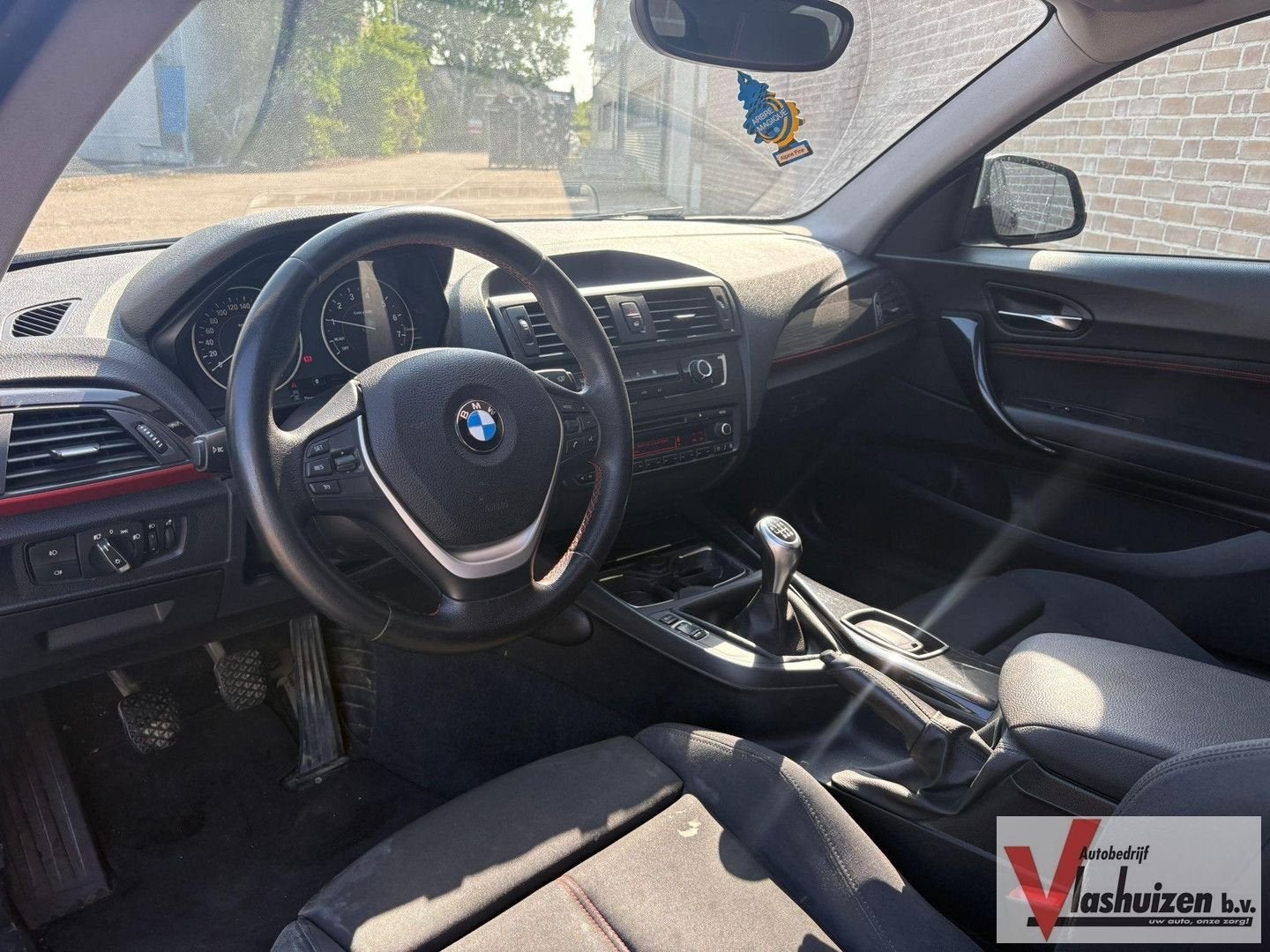 BMW 114 1-serie 114i | Pano | Airco | Cruise | Keyless |, Auto's, BMW, 1 Reeks, 129 g/km, Start-stop-systeem, Zwart