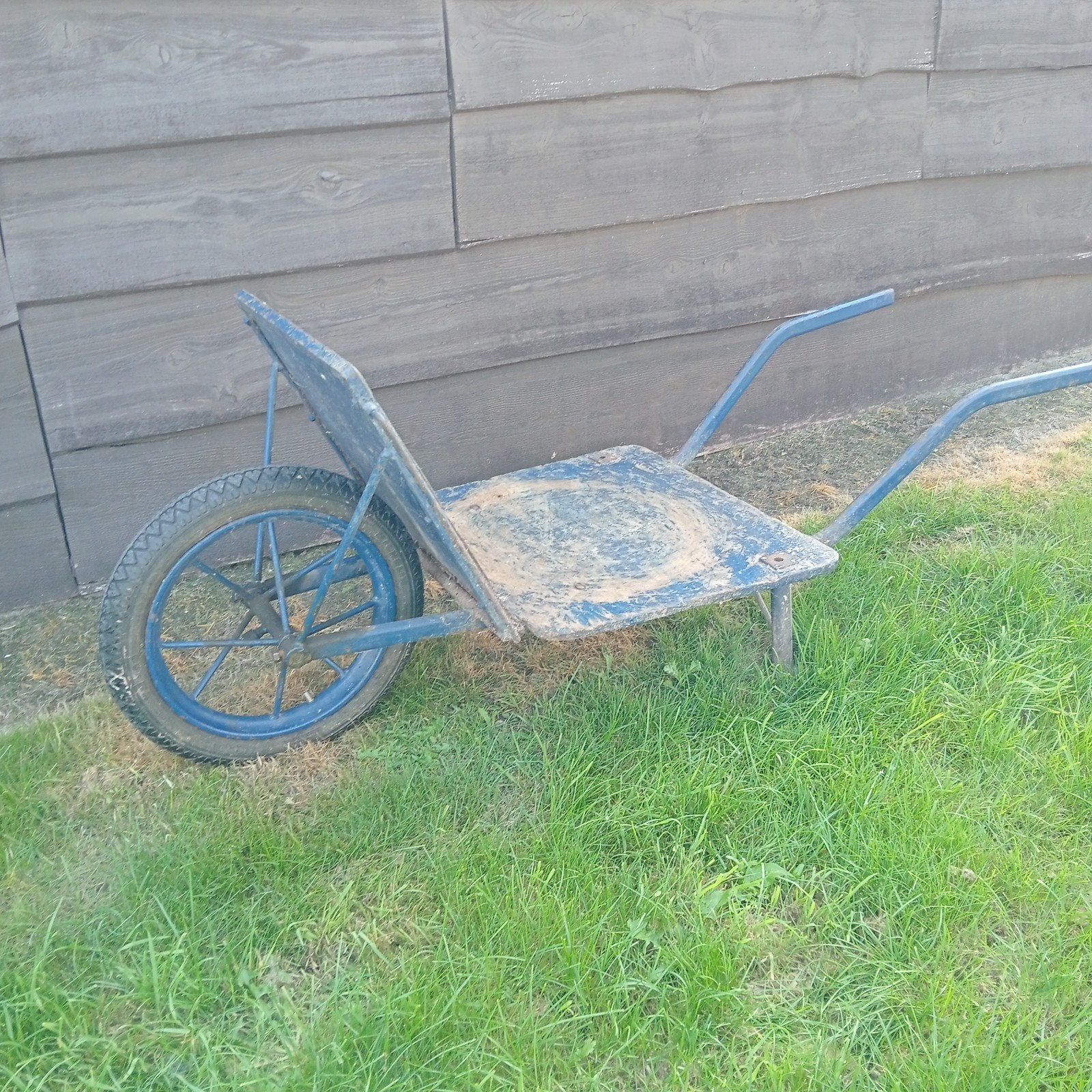 te koop: platte kruiwagen, Ophalen