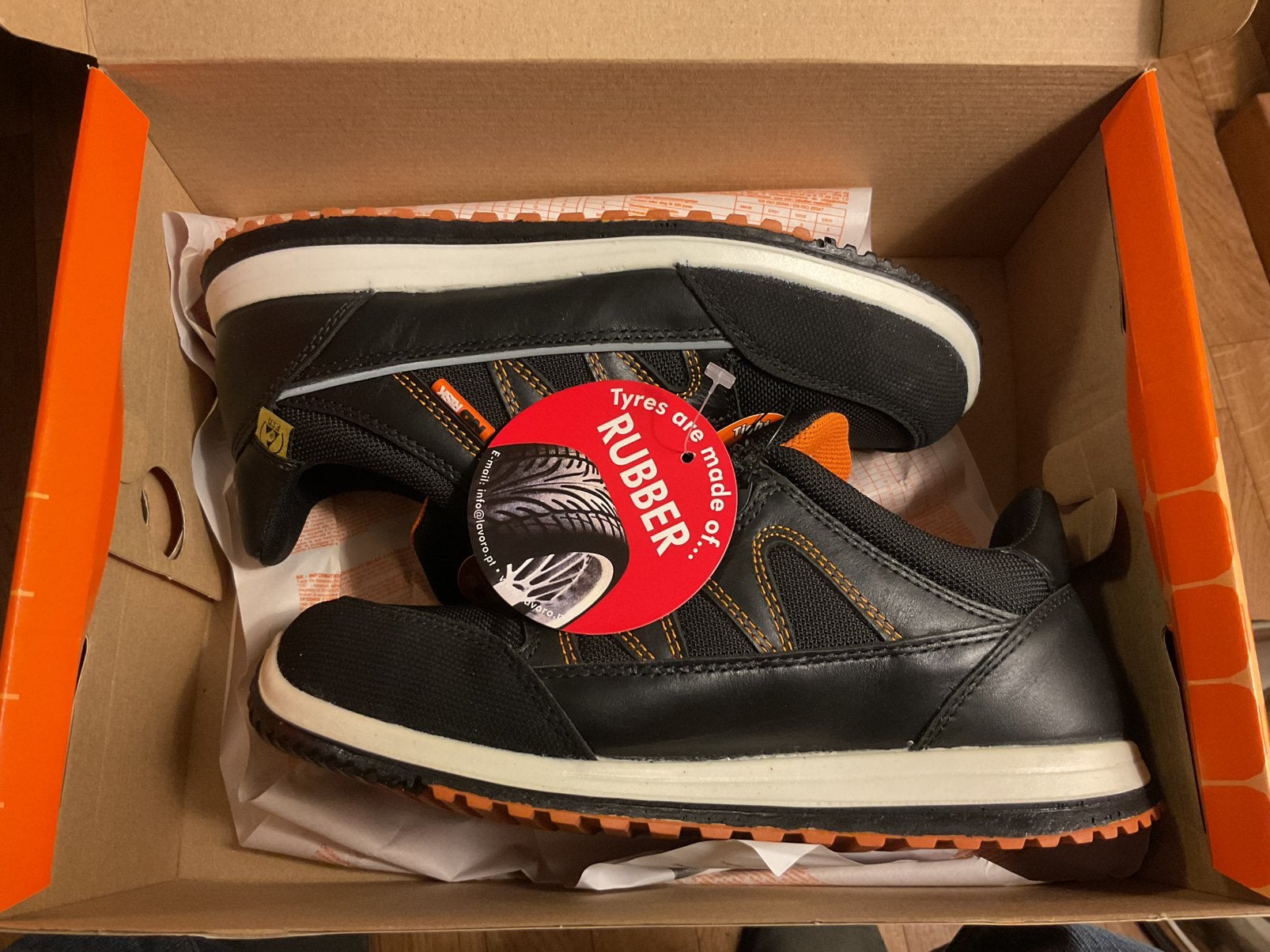 Chaussures de sécurité taille 41/7 NORISK, Neuf, Chaussures de travail, Enlèvement, Noir