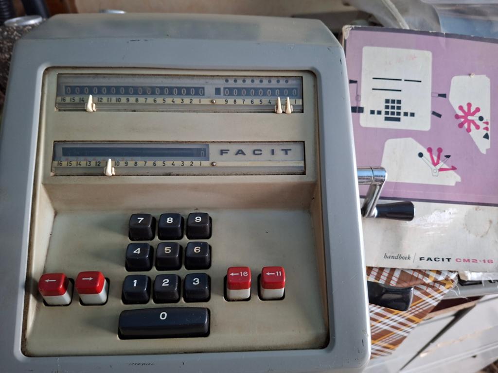 Oude rekenmachine (met boekje), Antiek en Kunst, Ophalen