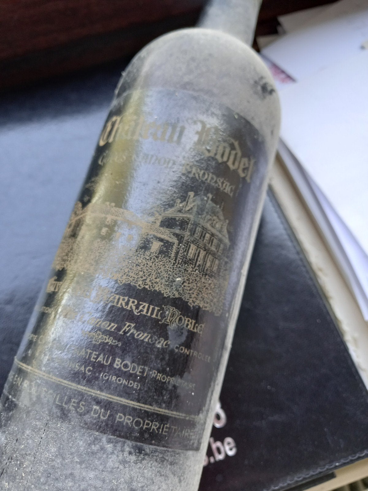 bouteille de vin., Enlèvement