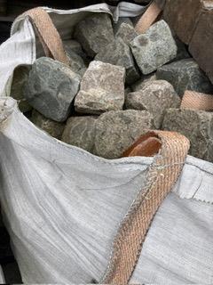 Lot 20m² opgekuiste Belgische porfier kasseien in big bags, Jardin & Terrasse, Pavé & Dalles, Enlèvement