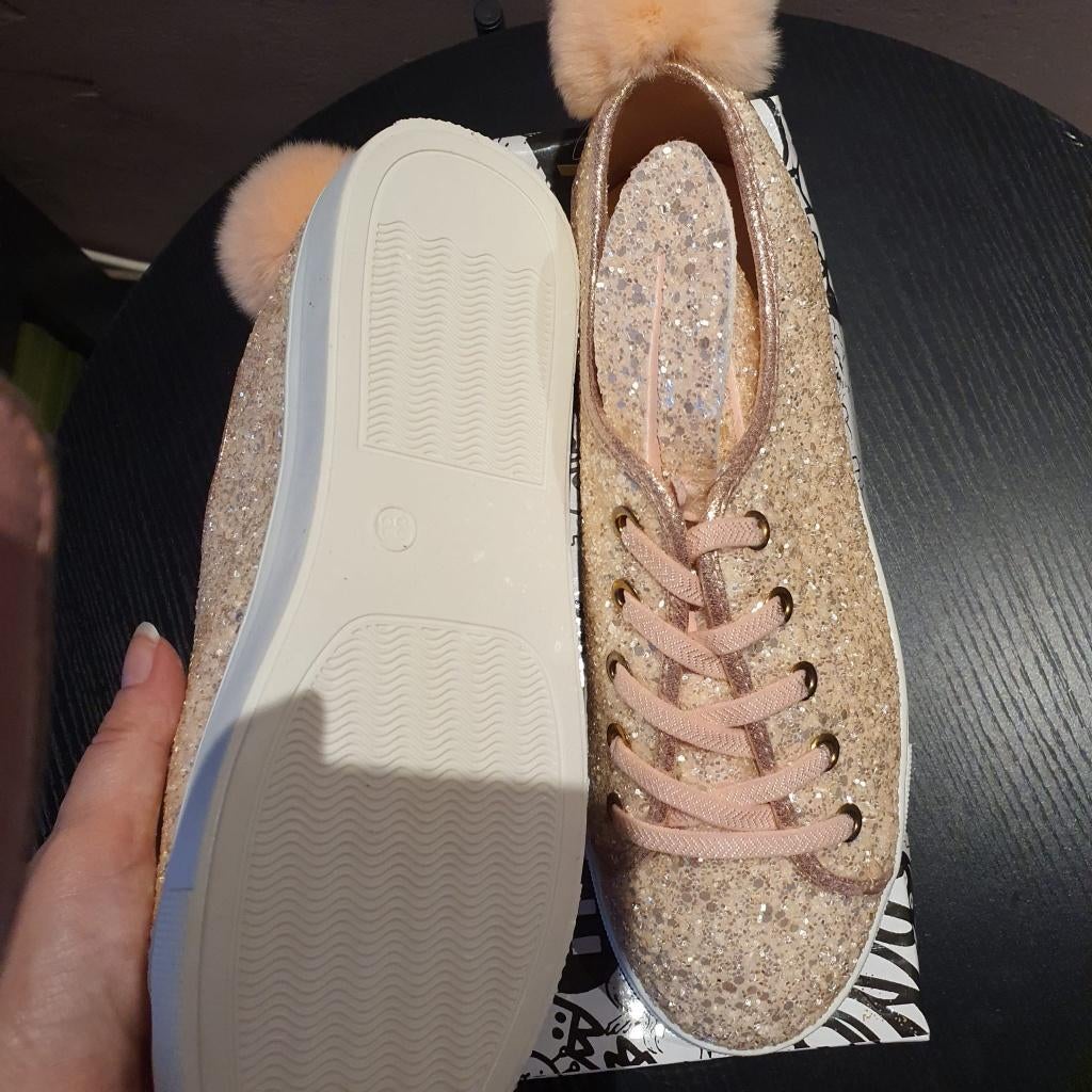 Nieuwe glitter roze schoenen met konijnenoren maat 38, Ophalen of Verzenden, Nieuw, Roze, Sneakers