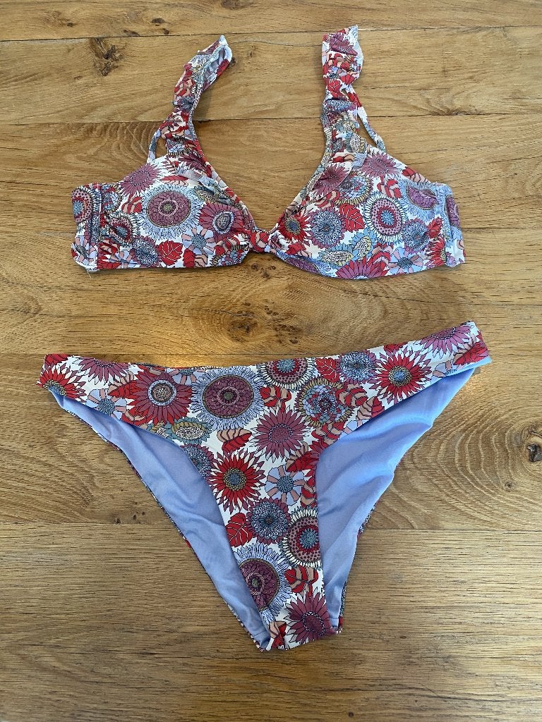 Bikini blauw met rode bloemen, Kleding | Dames, Badmode en Zwemkleding, Ophalen of Verzenden, Gedragen, Blauw, Bikini