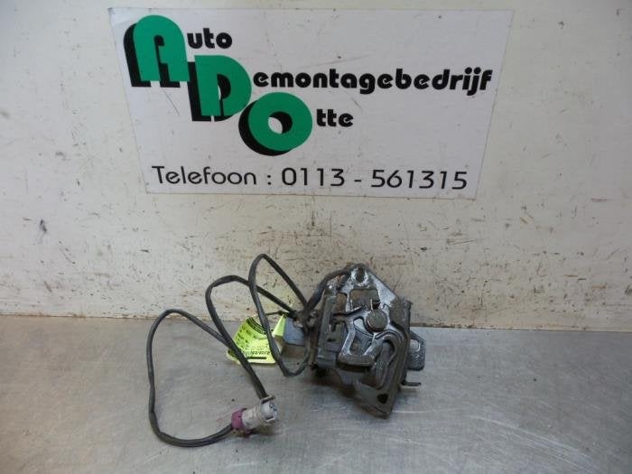 Slotmechaniek Motorkap van een Volkswagen Passat (Passat 96-, Gebruikt, -, Volkswagen, -
