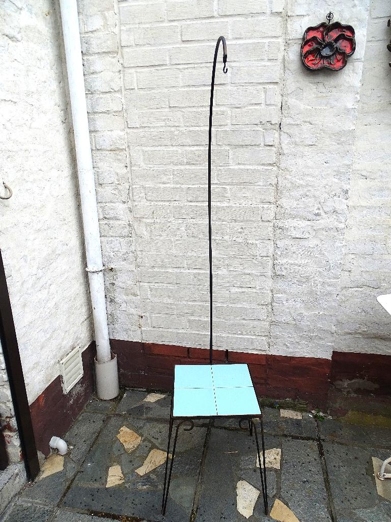 VINTAGE PLANTEN STAANDER IN GIETIJZER MET STENEN TEGELTJES, Antiek en Kunst, Ophalen