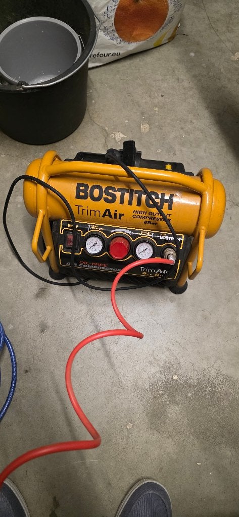 Compresseur Bostitch TrimAir 8bar, Enlèvement, Utilisé