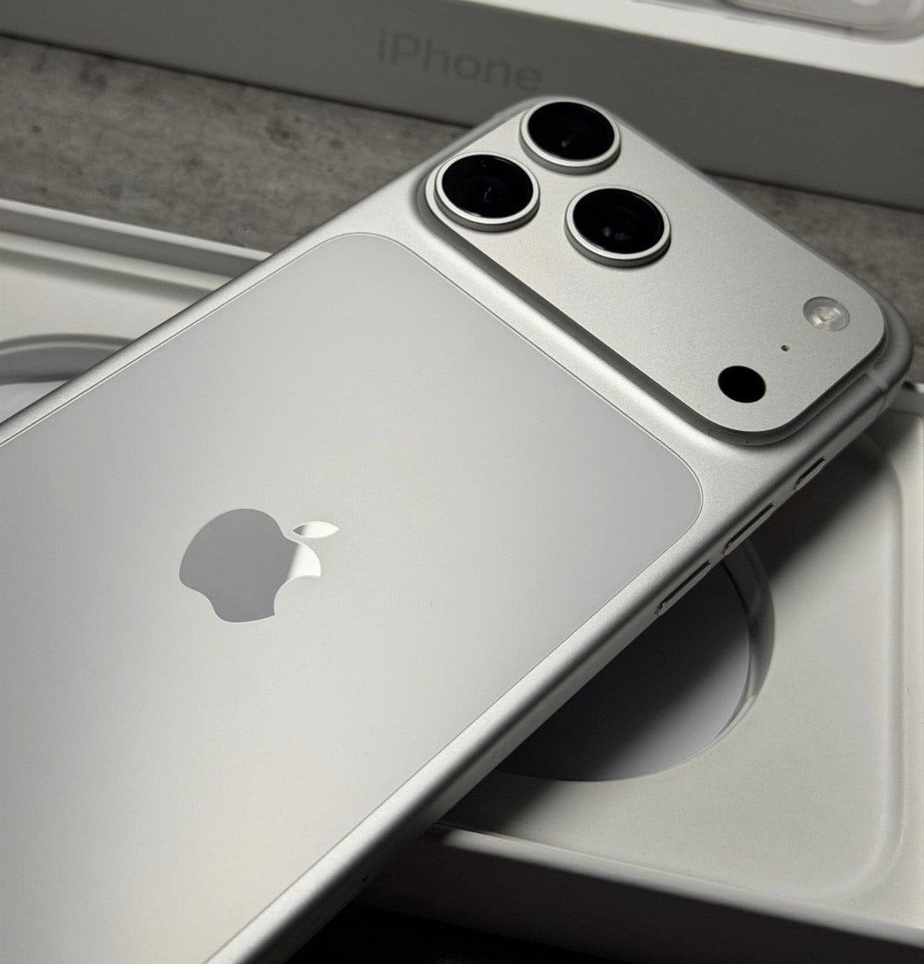 iPhone 17 Pro Max 256 Go Silver – Neuf – Garantie 2 ans, Enlèvement ou Envoi, Sans abonnement, Sans simlock, 100 %