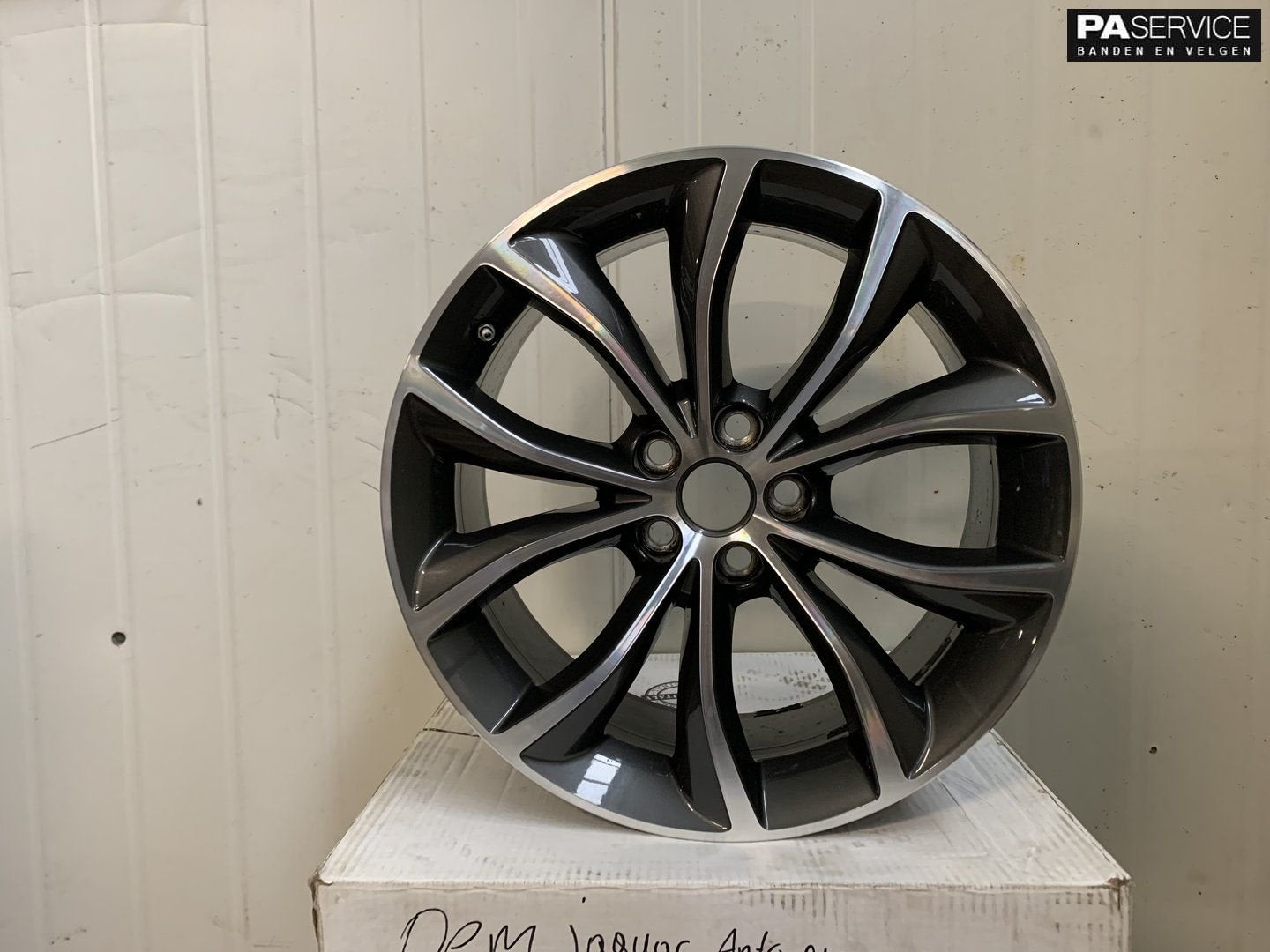 Originele 18 inch Antraciet gepolijste Jaguar velgen, Auto-onderdelen, Banden en Velgen, Gebruikt, -, -, Banden en Velgen