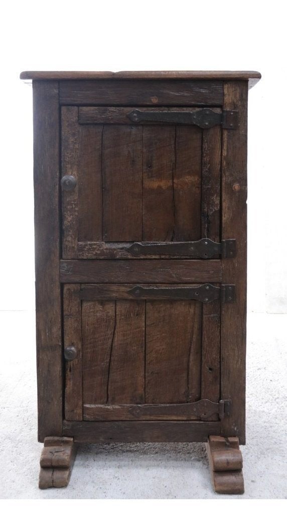 Armoire primitive allemande du XVIIIe siècle sur pieds de, Enlèvement