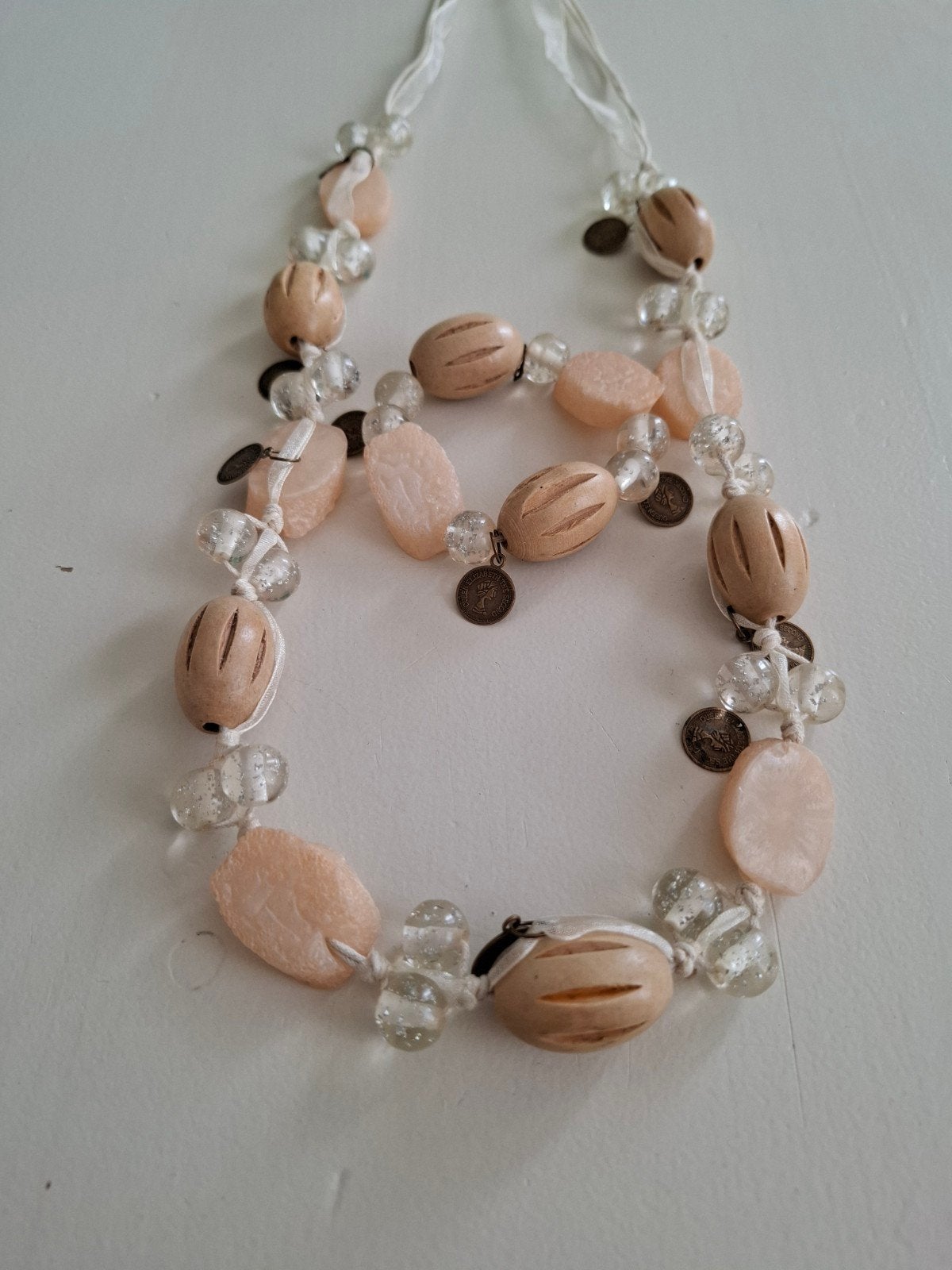 juwelenset/ ketting + armband, Beige, Kunststof of Plastic, Nieuw, Ophalen of Verzenden