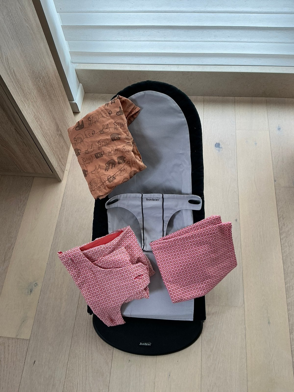 Wipstoeltje merk Baby Bjorn, Autres marques, Enlèvement, Utilisé, Avec ceinture(s)