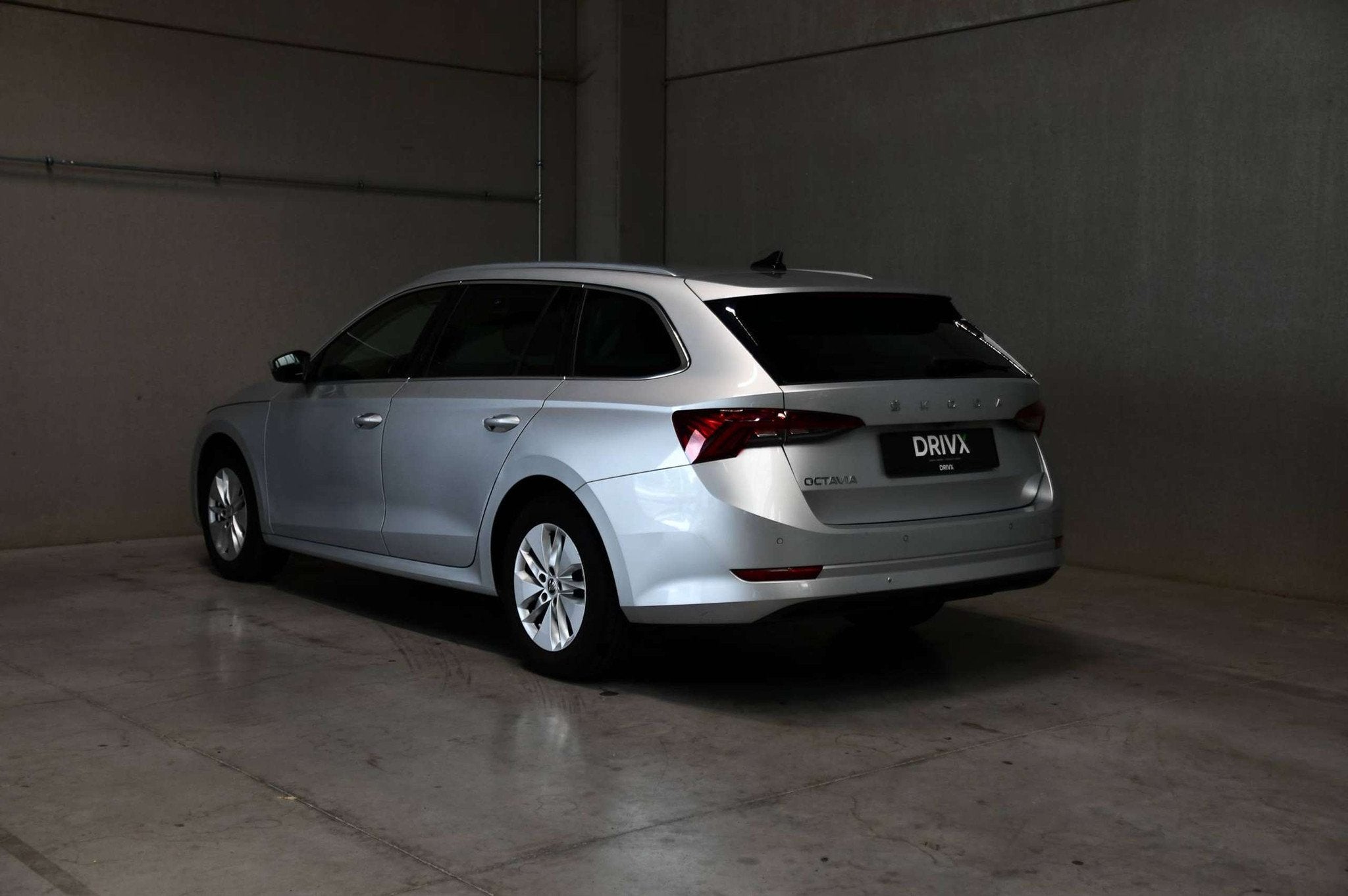 Skoda Octavia Octavia SW - Ambition - Manueel - Camera - Sen, Voorwielaandrijving, Bluetooth, Stof, Gebruikt