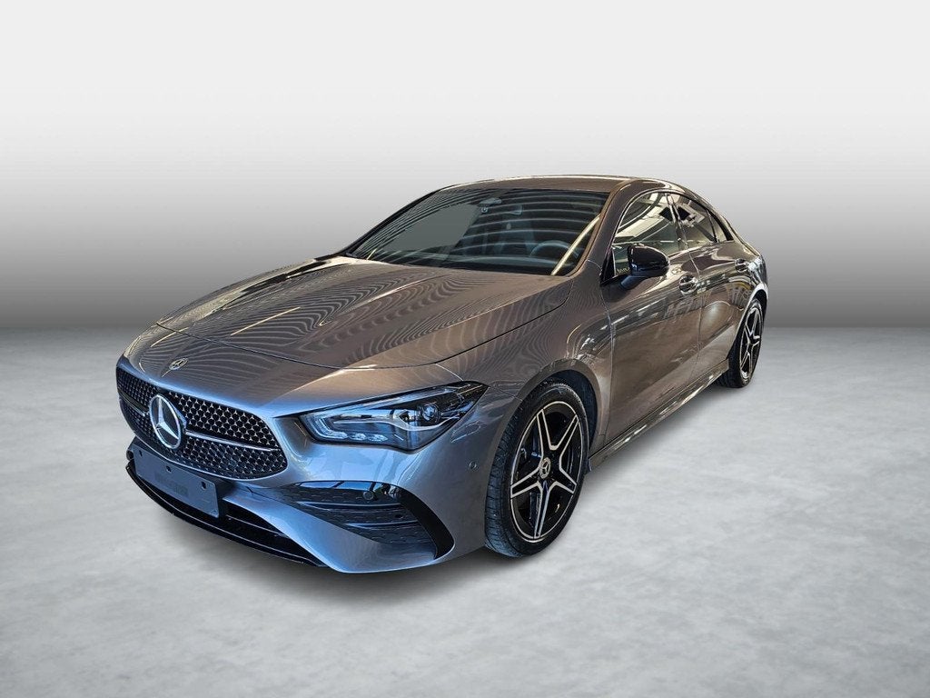Mercedes-Benz CLA-klasse CLA 200 AMG Line, Auto's, Stof, Gebruikt, 4 cilinders, 715 kg