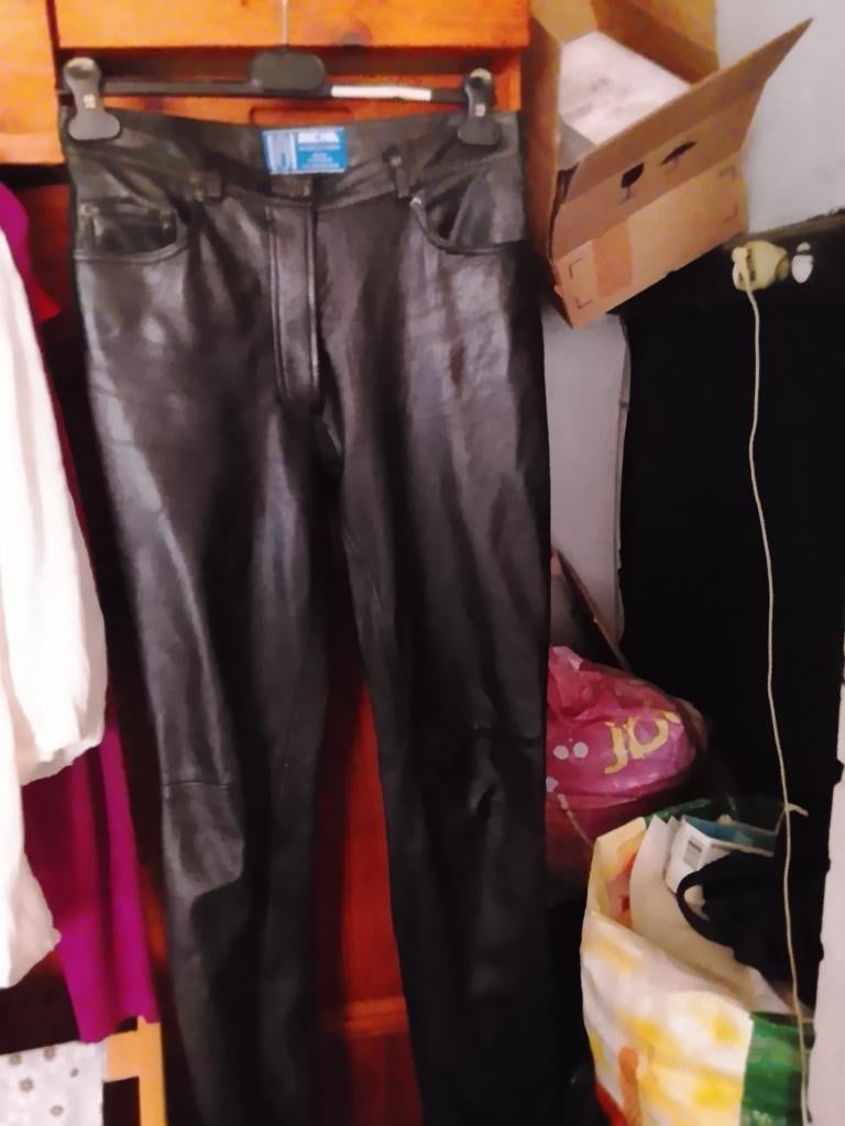 Lederen Damesbroek, Kleding | Dames, Broeken en Pantalons, Zo goed als nieuw, Maat 38/40 (M), Zwart, Ophalen