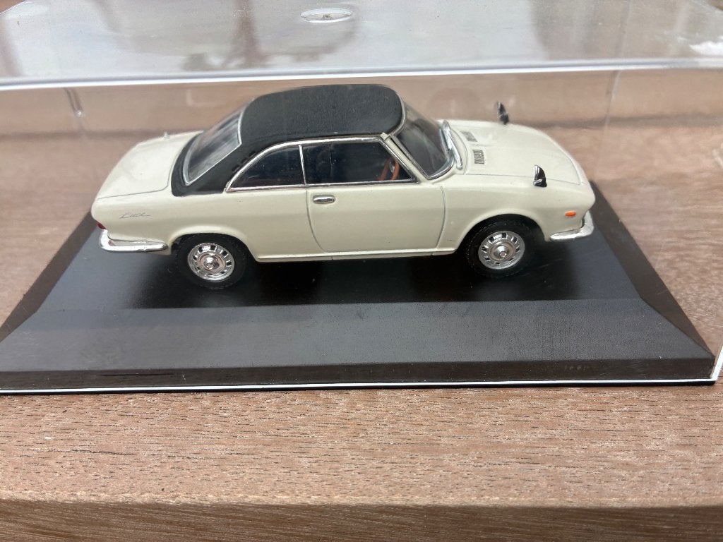 Mazda 1:43, Hobby en Vrije tijd, Ophalen of Verzenden, Zo goed als nieuw