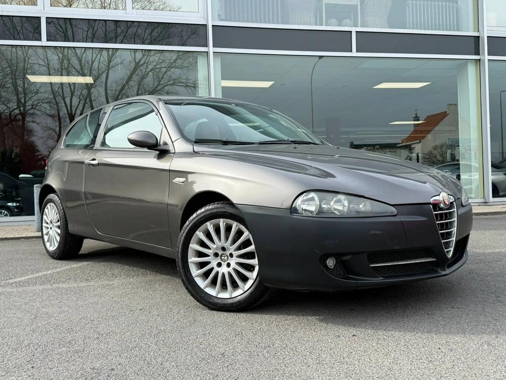 Alfa Romeo 147 1.9 JTD Black Line / CLIM / CUIR / RÉGULATEU, Autos, Cuir, Argent ou Gris, Achat, Beige