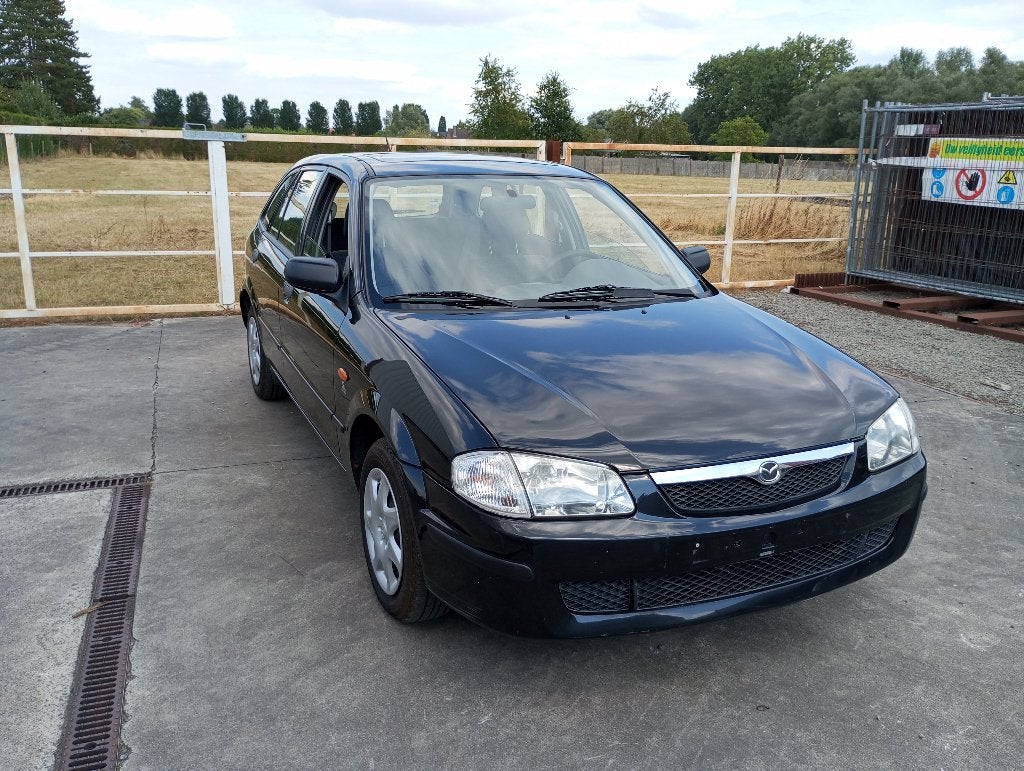 Toit ouvrant à essence Mazda 323 1.3 à quelques kilomètres., Autos, Achat, Boîte manuelle, 1300 cm³, Particulier