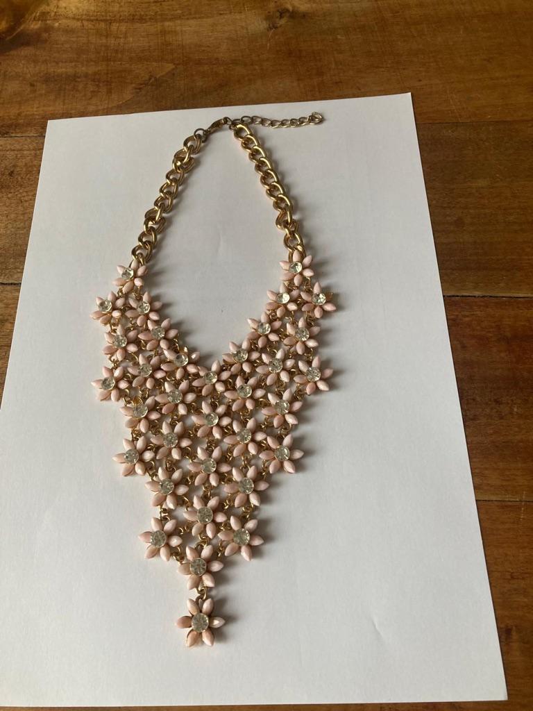 Collier, Bijoux, Sacs & Beauté, Colliers, Enlèvement, Comme neuf, Rose, Autres matériaux