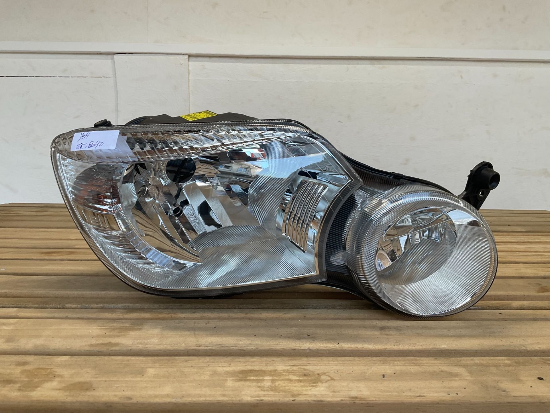 Koplamp Skoda Yeti 2009-2013 5L1941018A SK-8040, Auto-onderdelen, Tr. Vaclava Klementa 869
293 01  Mlada Boleslav, CZ, Skoda, Skoda Auto a.s.