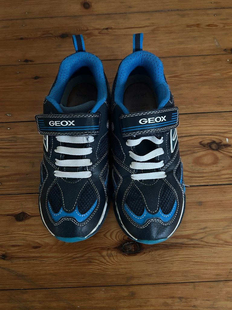 GEOX schoenen, Kinderen en Baby's, Kinderkleding | Schoenen en Sokken, Ophalen, Schoenen, Zo goed als nieuw, Jongen