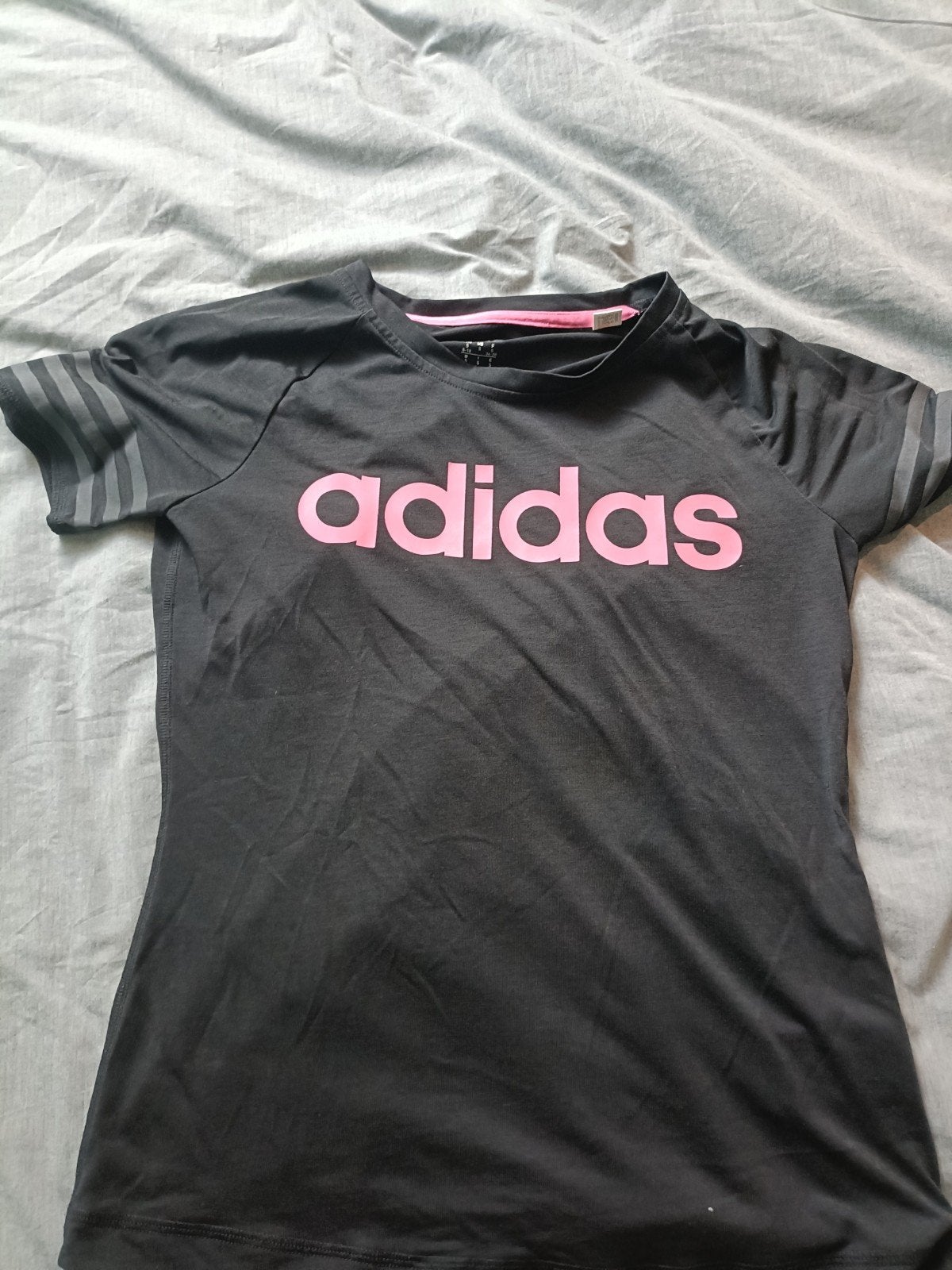 t-shirt de sport noir, Vêtements | Femmes, Vêtements de sport, Enlèvement ou Envoi, Adidas, Taille 36 (S), Course à pied ou Cyclisme