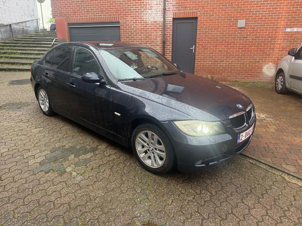 BMW 318D E90 Modèle 2009, Achat, Boîte manuelle, Entretenue par le concessionnaire, 5 portes