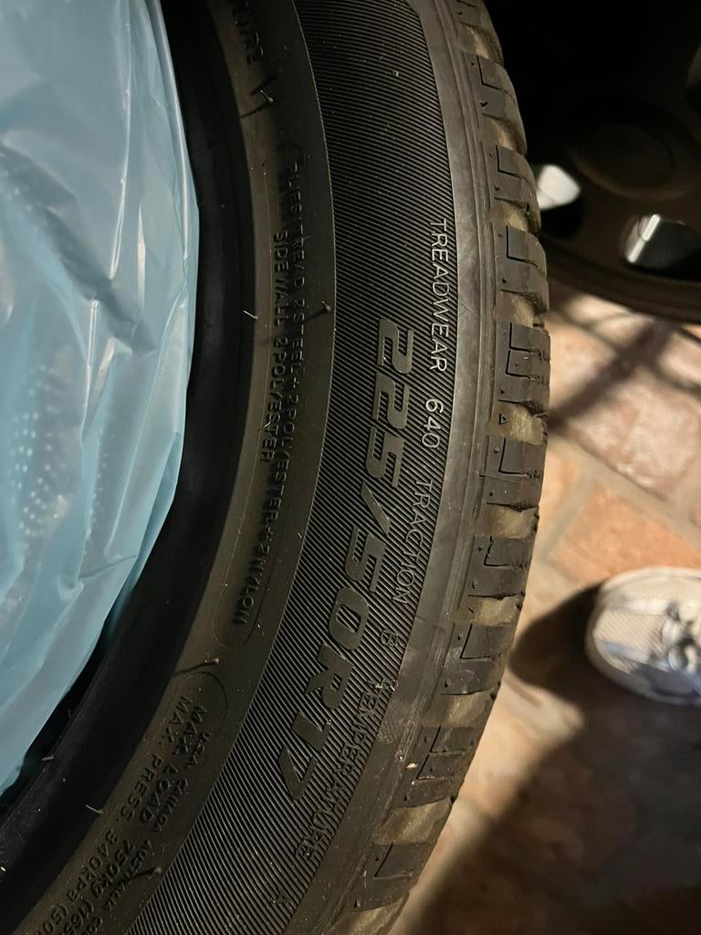 paar winterbanden 225/50R17, Auto-onderdelen, Banden en Velgen, Ophalen, Gebruikt, 17 inch, Winterbanden