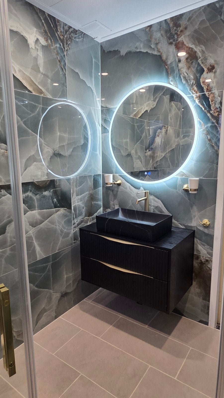 Travaux complets et travaux de rénovation — Inside & Out, Enlèvement ou Envoi
