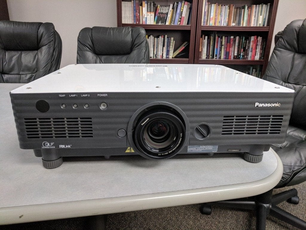 PRO Beamer - Panasonic PT-D5700E - Zeer Helder Beeld!, Audio, Tv en Foto, Beamers, Ophalen, Zo goed als nieuw, DLP, NEC