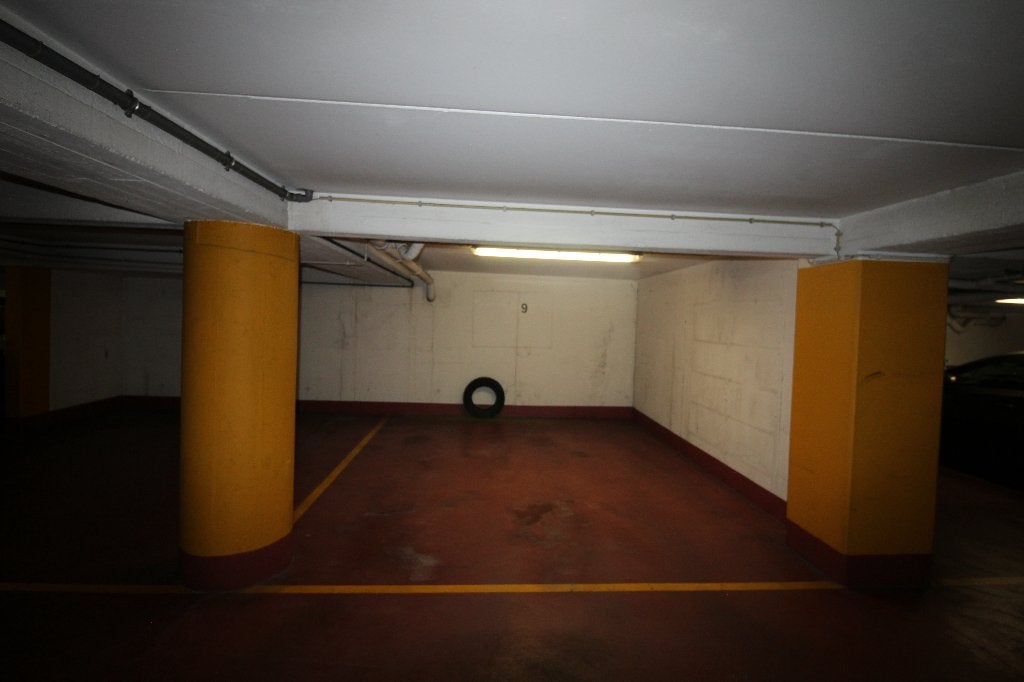 Emplacement de parking couvert, Brussel