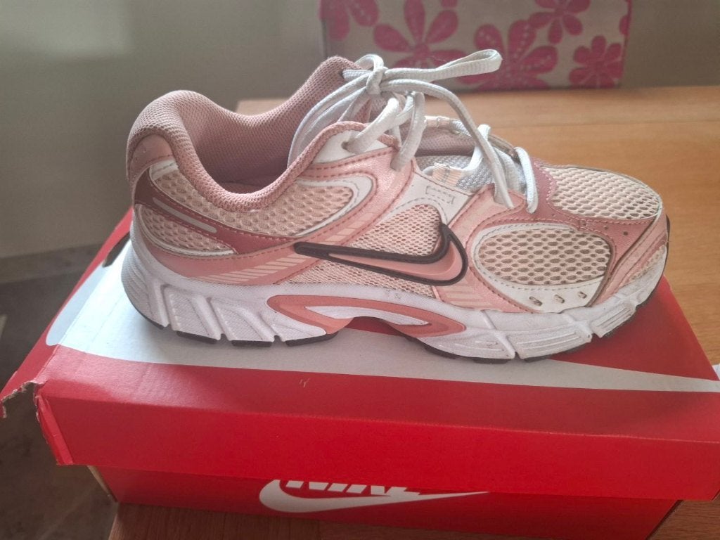 Chaussure de sport Nike, Enlèvement ou Envoi, Comme neuf, Nike, Chaussures de sports