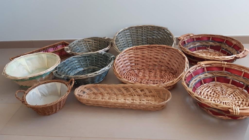 10 rieten manden, Huis en Inrichting, Woonaccessoires | Schalen en Manden, Ophalen of Verzenden, Zo goed als nieuw, Riet, Mand