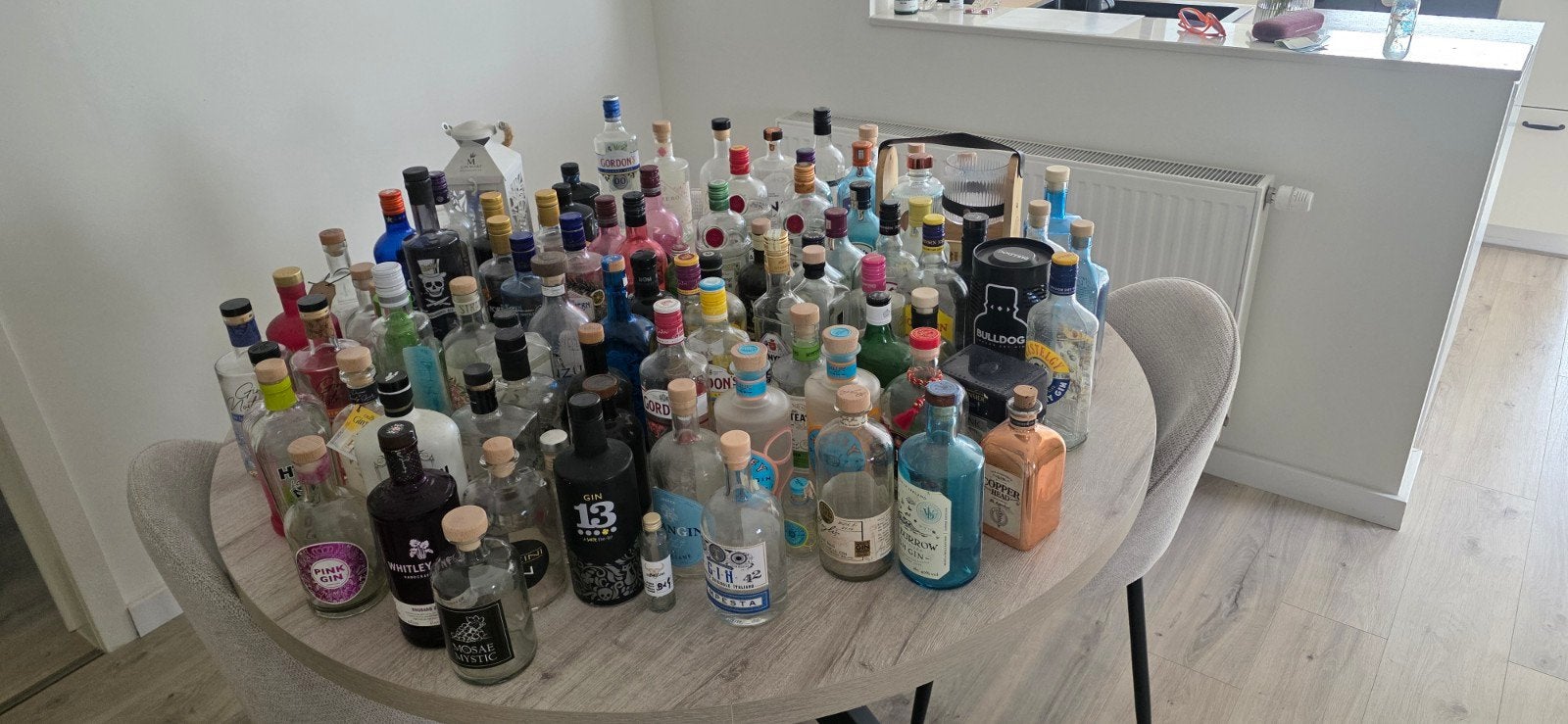 90 legen flessen gin collectors items, Ophalen