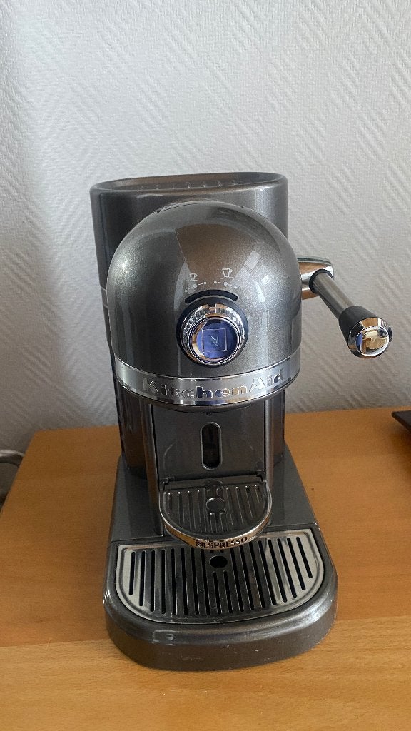 Nespresso KitchenAid Artisan grijze koffiemachine, Ophalen, Espresso apparaat, Zo goed als nieuw, Koffiepads en cups