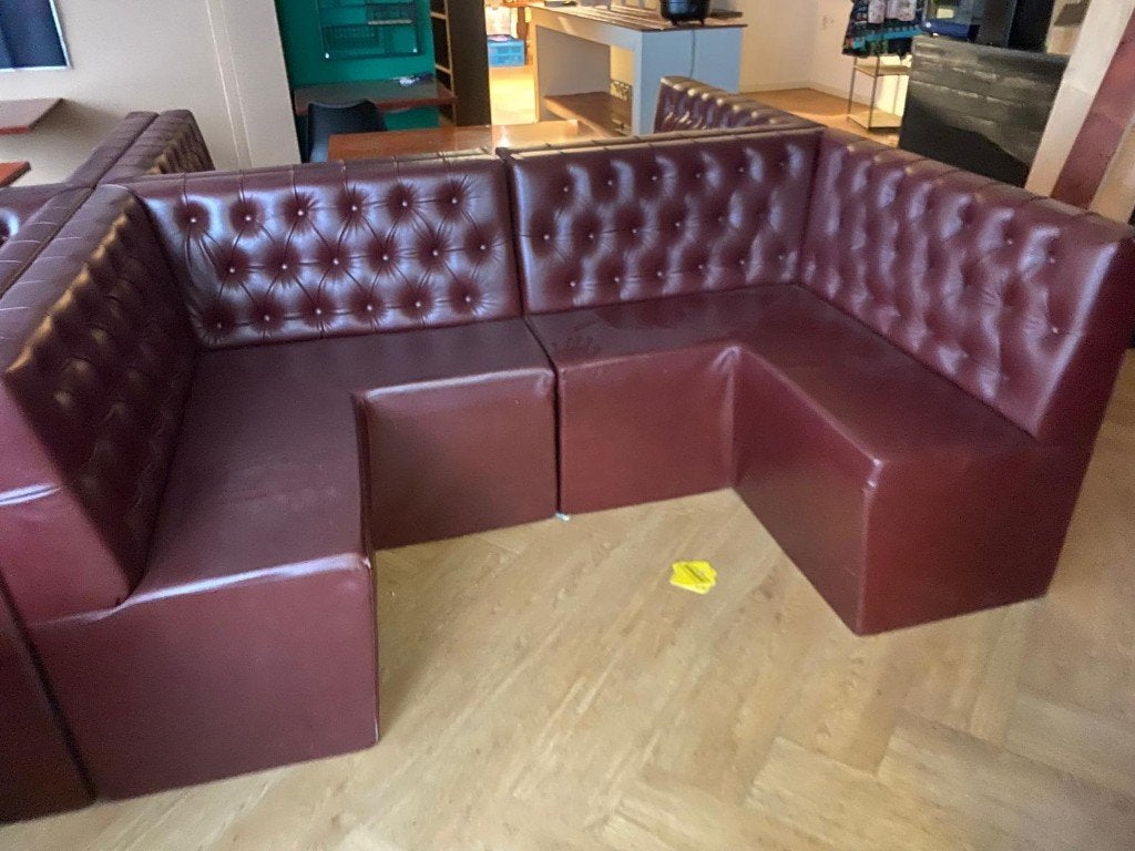 Luxe Chesterfield Horeca Hoekbanken – 8 sets, Ophalen, Zo goed als nieuw, Leer