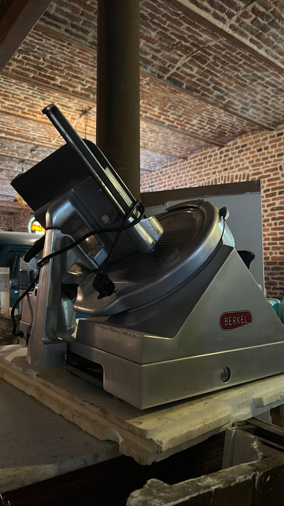Snijmachine Berkel, Ophalen