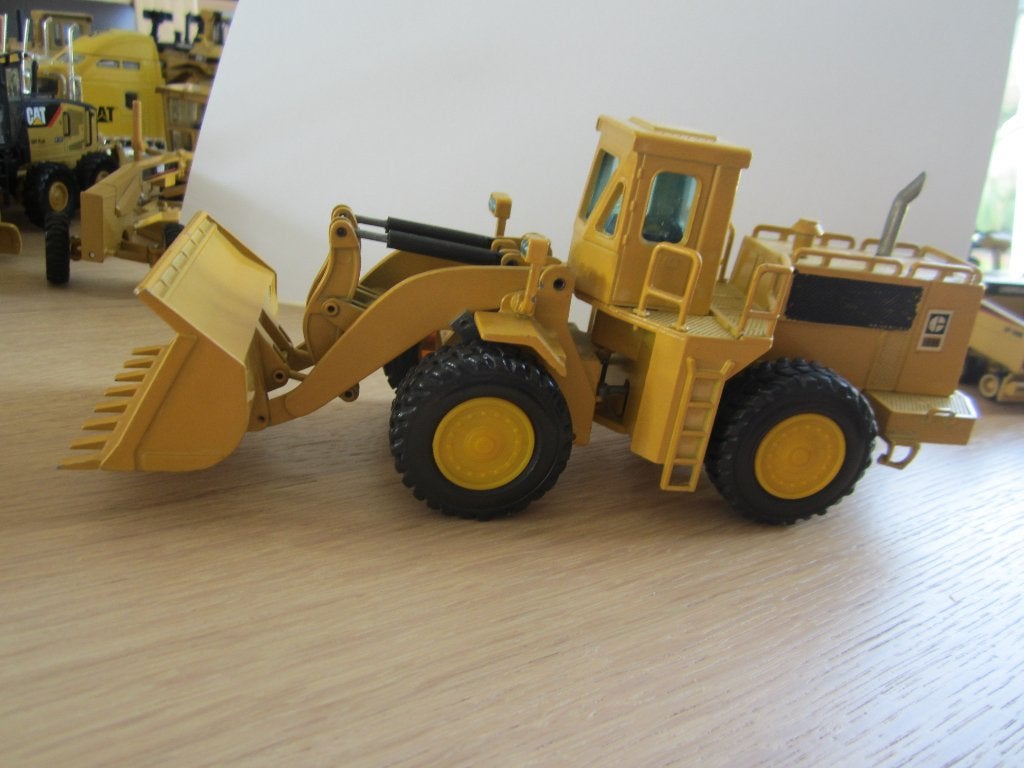 CAT 988B, Ophalen of Verzenden, Zo goed als nieuw