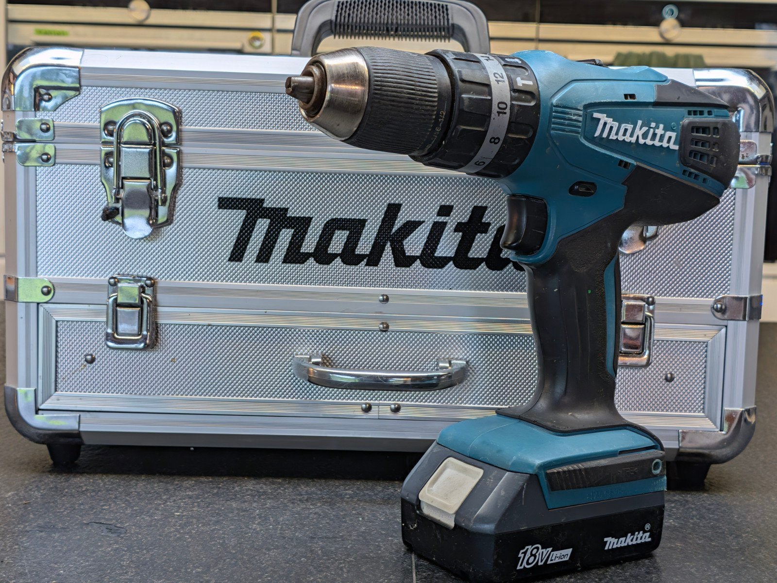 Makita 18V accu klopboormachine HP457D met 2 batterijen, Ophalen of Verzenden