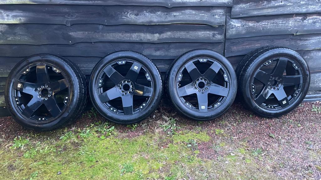 Velgen Dodge RAM zwart 305/45 R22, Ophalen, Velg(en)