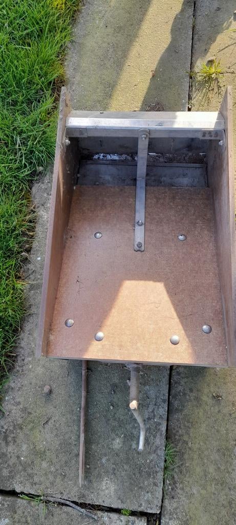 2 voederbakken biggetjes, Dieren en Toebehoren