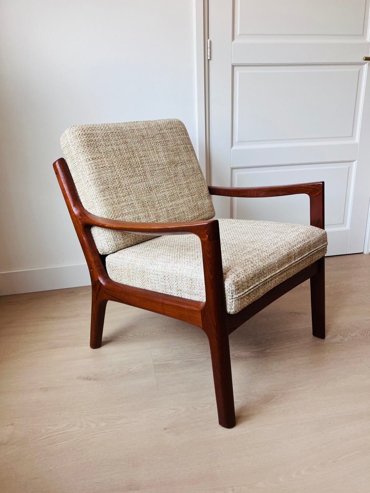 Iconische vintage fauteuil door Ole Wanscher. Teak. Deens., Maison & Meubles, Fauteuils, Comme neuf, Bois, Tissus, 50 à 75 cm