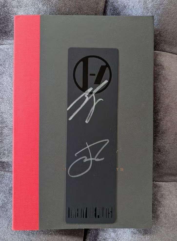 Le CD Clancy Journal de Twenty One Pilots est signé, Collections, Musique, Artistes & Célébrités, Livre, Revue ou Article, Signé
